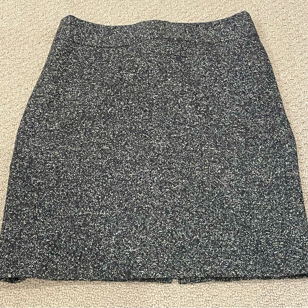 Banana Republic tweed pencil skirt from the madmen collection. Size 12 -NWOT